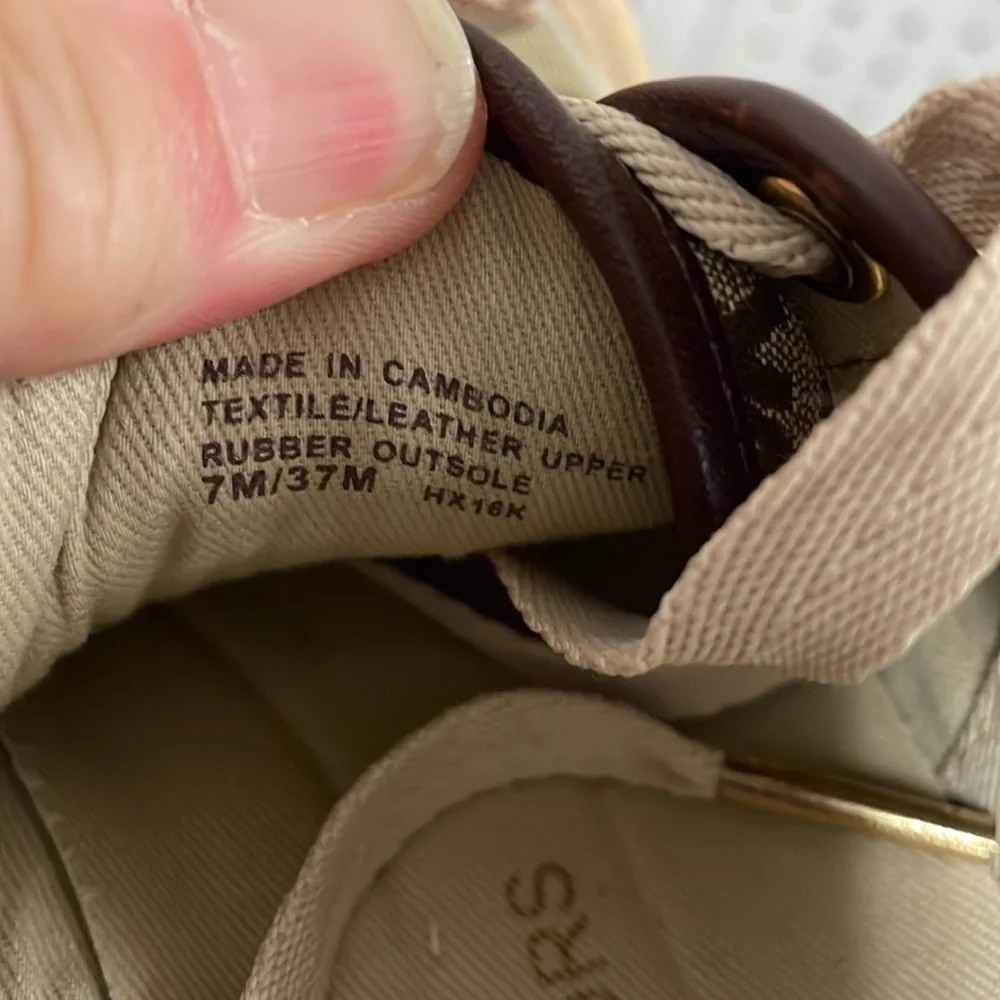 Michael Kors SALE! - Picture 9 of 12